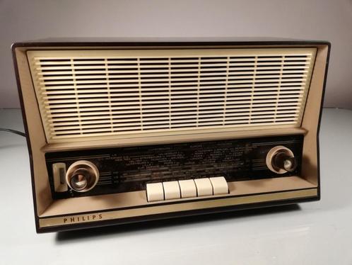 Werkende Belgische bakeliet Philips radio B3X91A 1959, Antiquités & Art, Antiquités | TV & Hi-Fi, Enlèvement ou Envoi