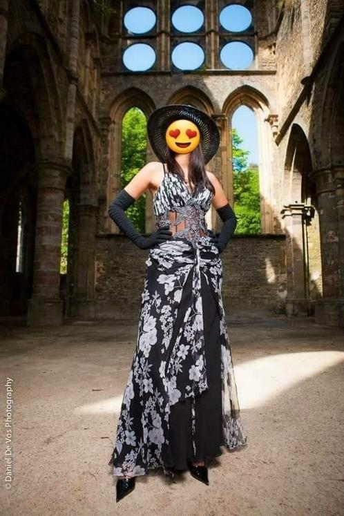 Robe de soirée, de cocktail longue avec corset transparent, Kleding | Dames, Jurken, Zo goed als nieuw, Maat 38/40 (M), Zwart