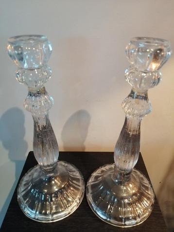 Glazen kandelaars (set van 2) beschikbaar voor biedingen