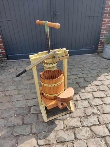 Wijnpers, fruitpers in hout en ijzer weinig gebruikt beschikbaar voor biedingen