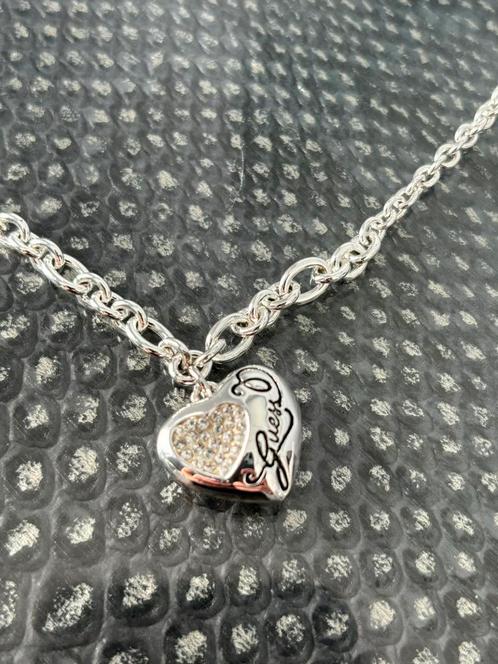 Guess hartvormige halsketting, Handtassen en Accessoires, Kettingen, Nieuw, Overige materialen, Zilver, Met hanger, Met strass