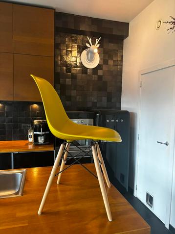 Eames dsw vitra chair geel