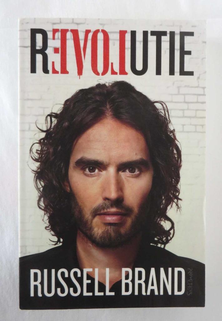 Revolutie - Russell Brand, Boeken, Politiek en Maatschappij, Gelezen, Ophalen of Verzenden