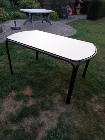 Keukentafel,tafel beschikbaar voor biedingen