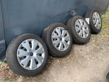 Mooie ford velgen met banden nieuwe staat beschikbaar voor biedingen
