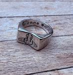 Bague Vivienne Westwood en argent ajustable, Bijoux, Sacs & Beauté, Bagues, Enlèvement ou Envoi, Comme neuf, Argent, Femme ou Homme