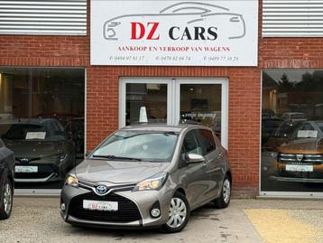TOYOTA YARIS HYBRID 1.5I 73PK |NAVI | CRUISE CONTROL | USB|, Auto's, Toyota, 1160 kg, 4 cilinders, 5 zetels, Zilver of Grijs