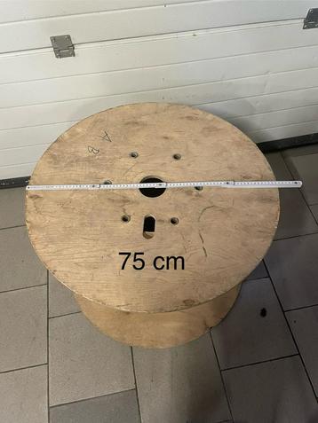Grand touret bobine en bois 10€ beschikbaar voor biedingen