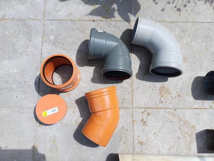 Buizen en bochten - 2 euro per stuk, Doe-het-zelf en Bouw, Buizen en Afvoer, Zo goed als nieuw, Bochten, Ophalen