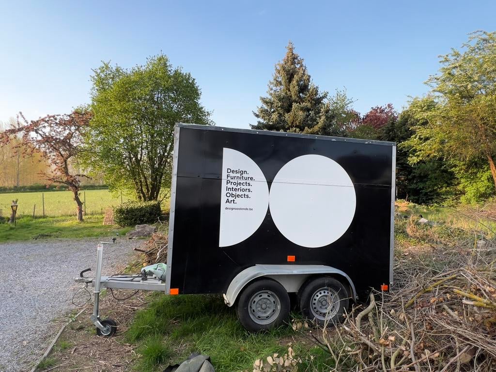 TRÈS BELLE REMORQUE FERMÉE À DOUBLE ESSIEU NON FREINÉE, Enlèvement, Comme neuf