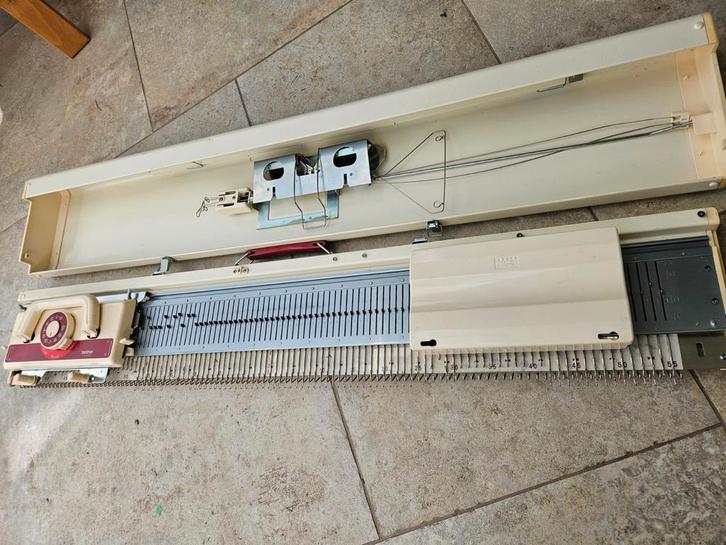 Machine à tricoter Brother KH230 - Complète avec Manuel, Hobby & Loisirs créatifs, Broderie & Machines à broder