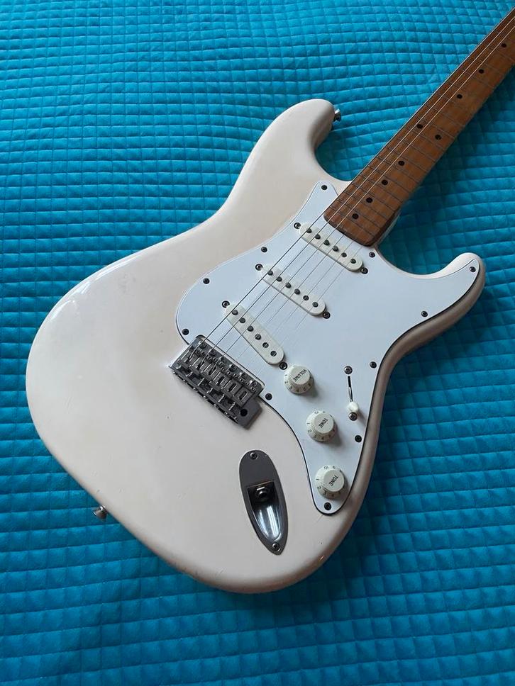 Fender Stratocaster “I” Series - CS Pickups - 1990, Musique & Instruments, Instruments à corde | Guitares | Électriques, Comme neuf