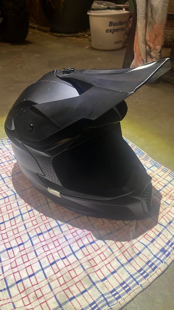 Crosshelm maat M MT FALCON, M, Offroadhelm, Kinderen, Tweedehands