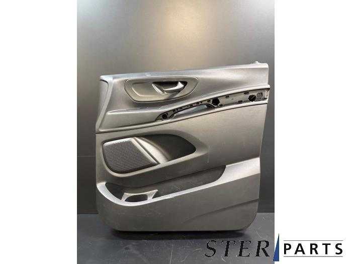 Revêtement portière 2portes droite d'un Mercedes Vito, Autos : Pièces & Accessoires, Habitacle & Garnissage, Mercedes-Benz, Utilisé