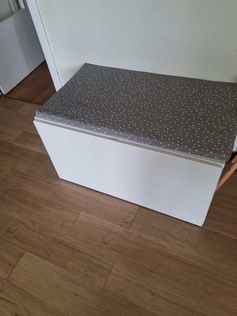 Coffre a jouets ikea  avec matelas, Huis en Inrichting, Woonaccessoires | Kisten, Ophalen