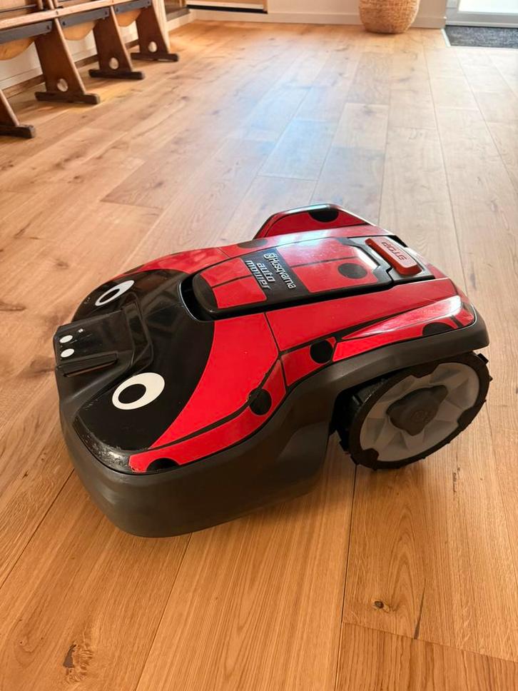 Robot tondeuse husqvarna 305, Jardin & Terrasse, Tondeuses robotisées, Utilisé, Avec capteur de pluie, Contrôlable via l'application