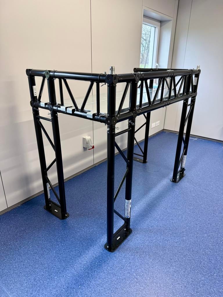 Global Truss F32 zwarte DJ-booth, Muziek en Instrumenten, Ophalen, Zo goed als nieuw