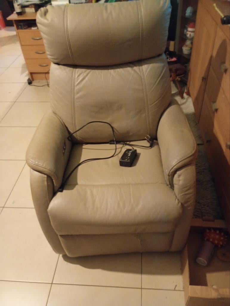 2 eltrische verstelbare zetels, Enlèvement, Comme neuf, Cuir, 50 à 75 cm