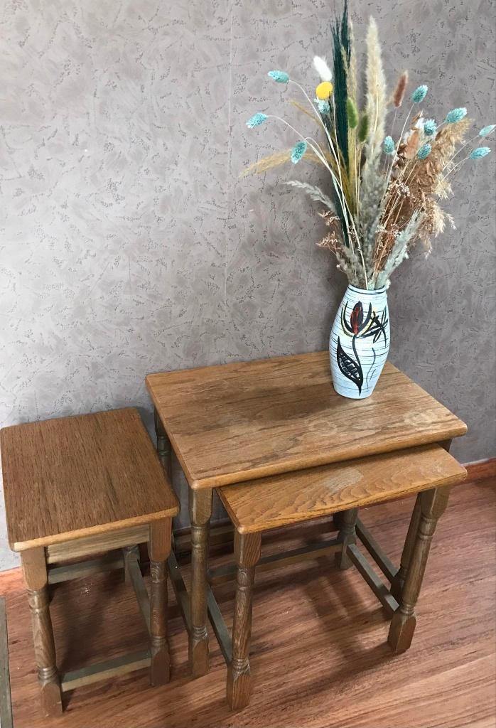 vintage: set 3 inschuifbare eiken bijzettafeltjes, Huis en Inrichting, Tafels | Bijzettafels, Gebruikt, Rechthoekig, 45 tot 60 cm