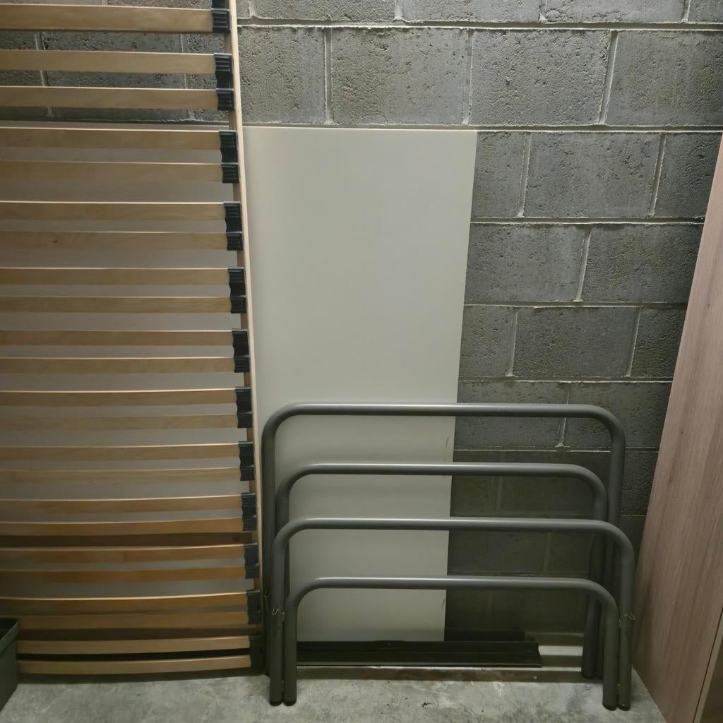 Metalen bed, Ophalen