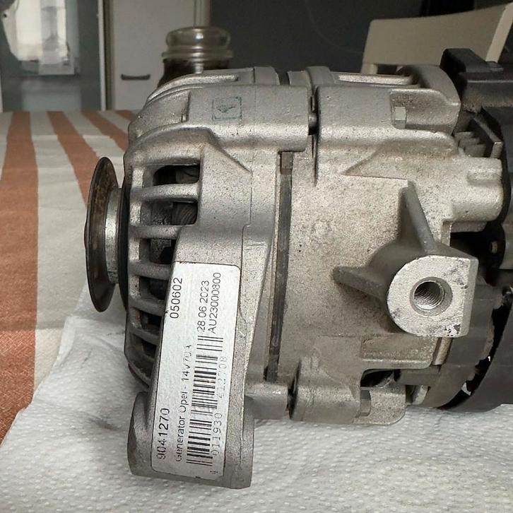 Alternateur 14V 70A Lire l'annonce pour plus d'informations, Autos : Pièces & Accessoires, Moteurs & Accessoires, Opel, Enlèvement ou Envoi