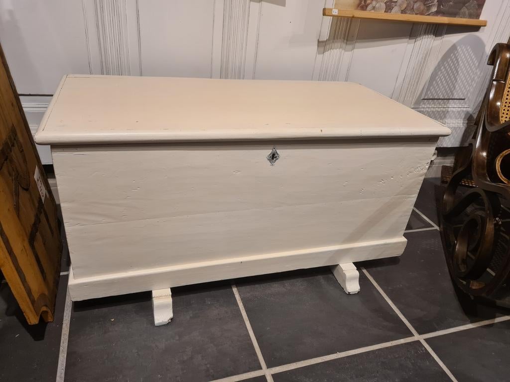 Oude houten kist wit gelakt, koffer, Ophalen