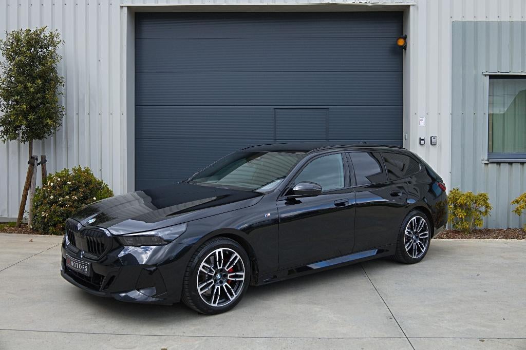 BMW 520 Touring | M Pack | Full Option | Pano | Head-up, Auto's, BMW, Automaat, Testrit aan huis, Achterwielaandrijving, Zwart