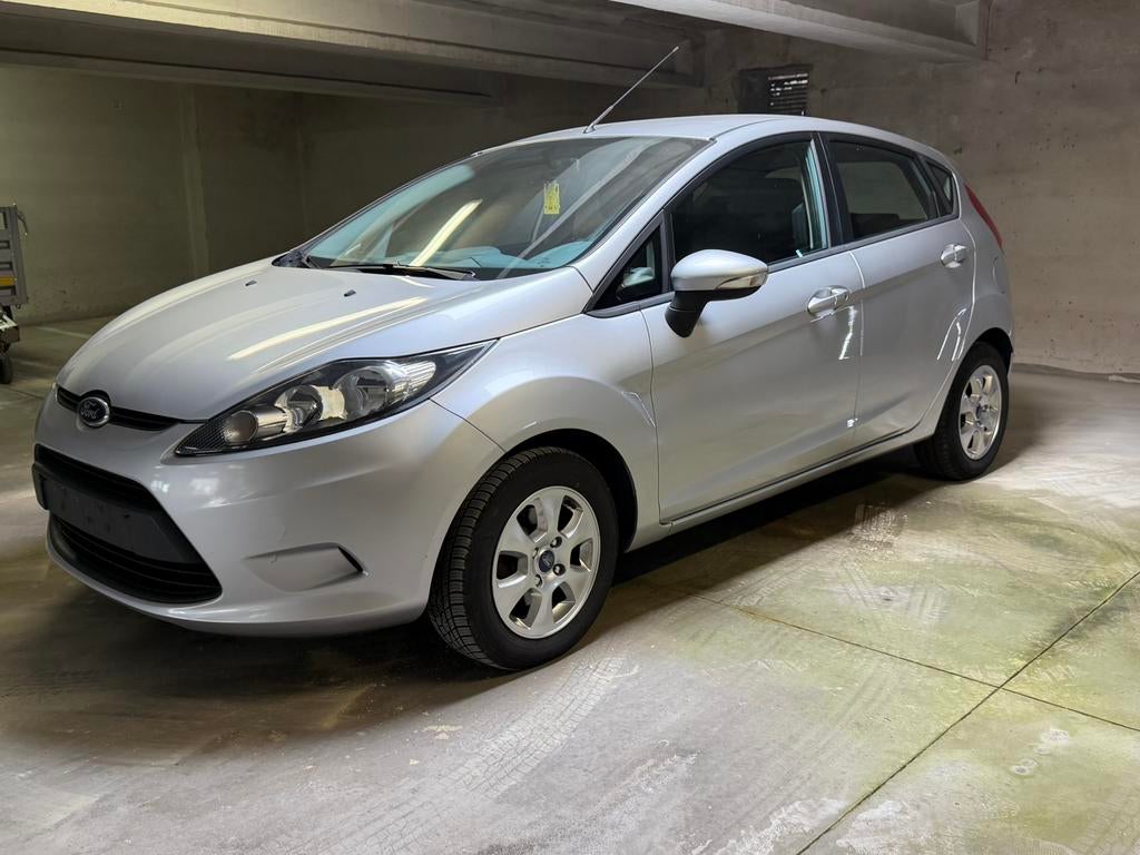 Ford Fiesta 1.2 Benzine 2010 Hatchback, Autos, Ford, Particulier, Fiësta, ABS, Airbags, Air conditionné, Bluetooth, Verrouillage central
