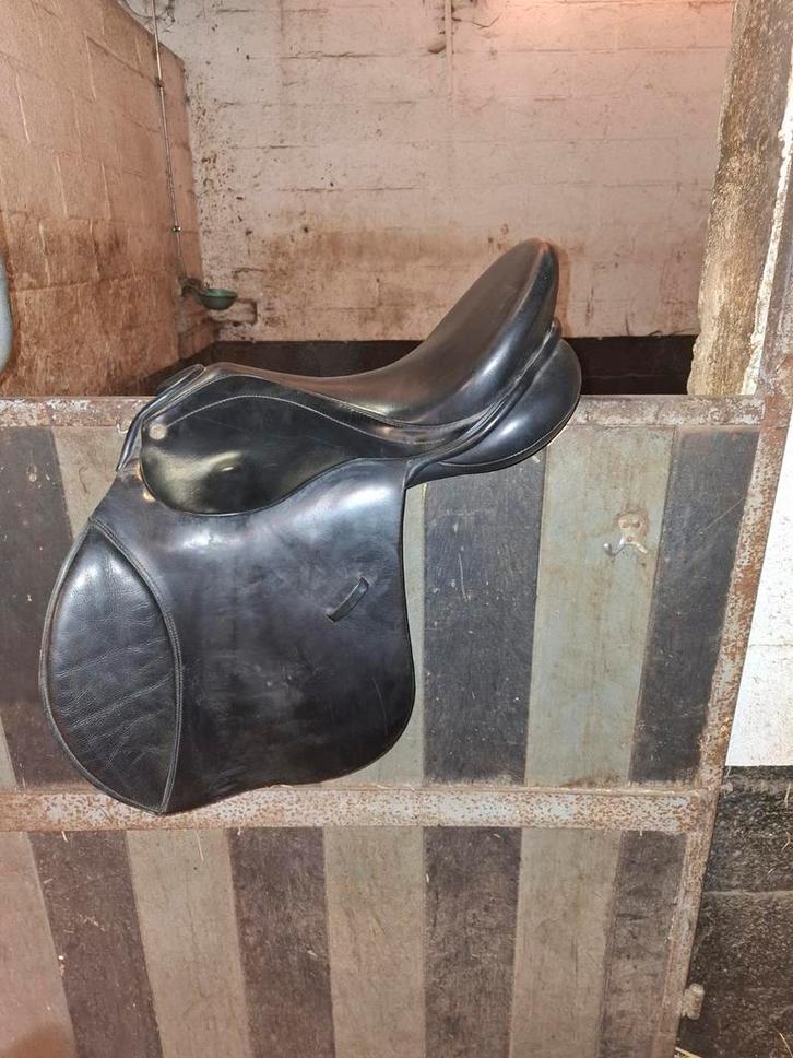 veelzijdigheidszadel van Br, Animaux & Accessoires, Chevaux & Poneys | Autres trucs de cheval, Utilisé, Obstacle, Enlèvement