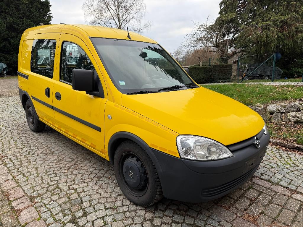 Opel Combo Combo 1.4i Twinport 2011, Autos, Opel, Particulier, Combo Tour, ABS, Phares directionnels, Airbags, Bluetooth, Ordinateur de bord