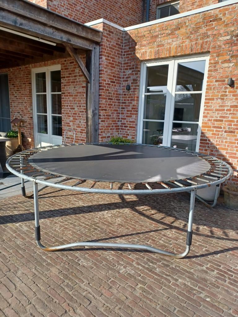 Trampoline 305 cm + nieuw veiligheidsnet, afdekzeil en trap, Kinderen en Baby's, Speelgoed | Buiten | Trampolines, Ophalen, Gebruikt
