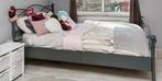 Metal framed bed queen | Complete with table | Lightweight, 140 cm, Enlèvement, Utilisé, Deux personnes
