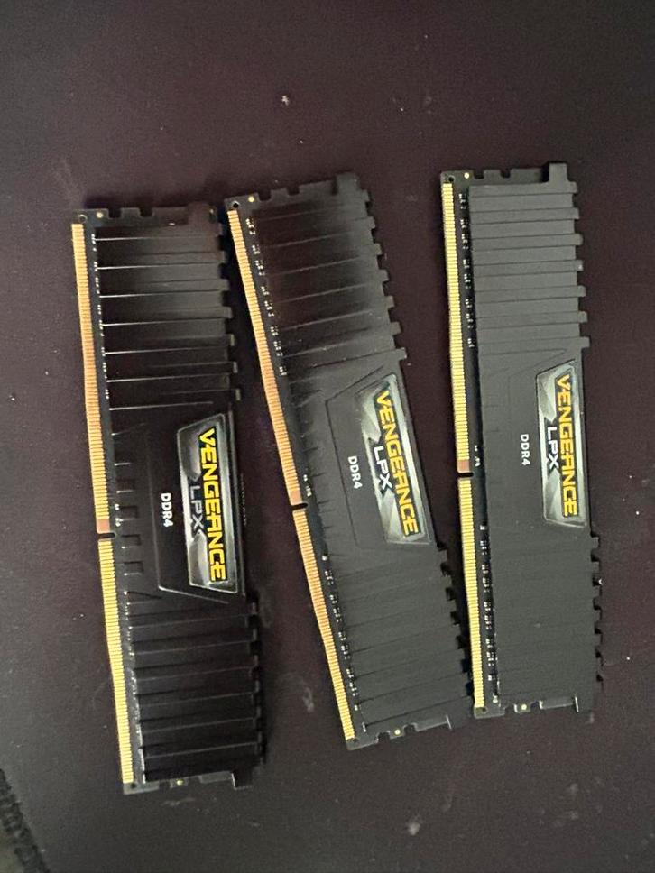 CORSAIR DDR4 RAM, Computers en Software, RAM geheugen, Zo goed als nieuw, Desktop, 8 GB, DDR4, Ophalen