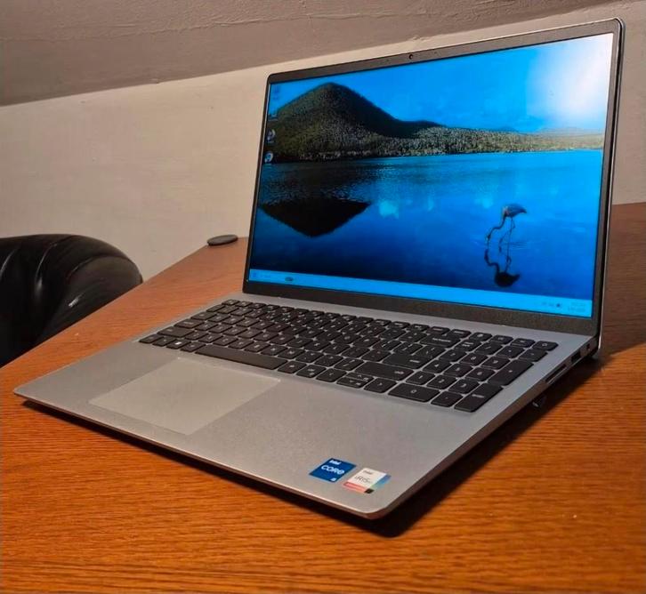 Dell Inspiron 15 3520 i5-1235u(12gen)4.4Ghz silver en zwart, Computers en Software, Windows Laptops, Refurbished, 15 inch, SSD