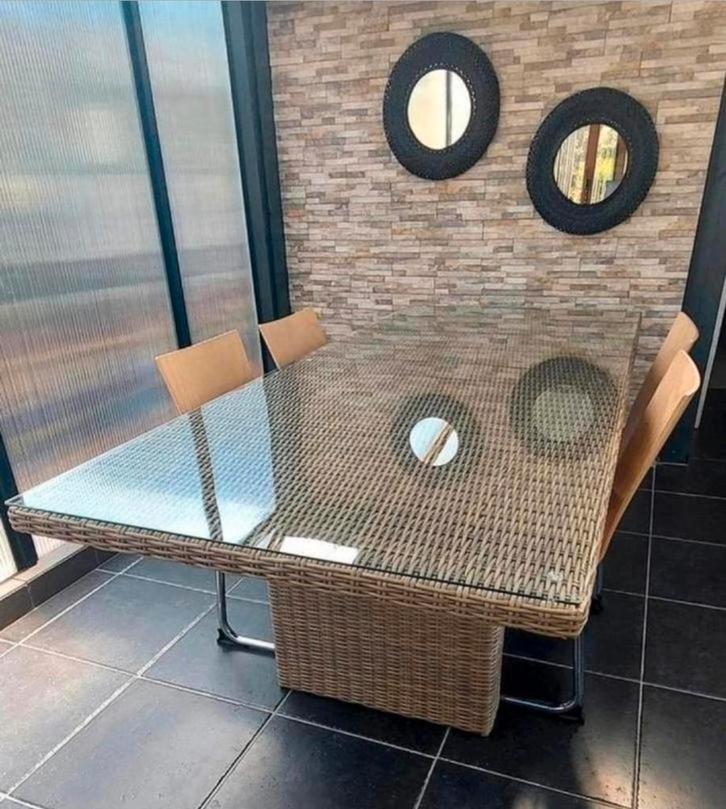 Superbe table style osier, Hobby en Vrije tijd, Feestartikelen | Verhuur, Zo goed als nieuw