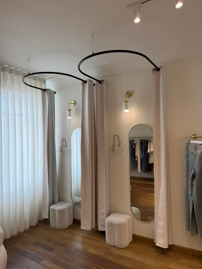 Zwarte gordijnbogen, Enlèvement