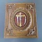 antiek kruis achter glas, Ophalen