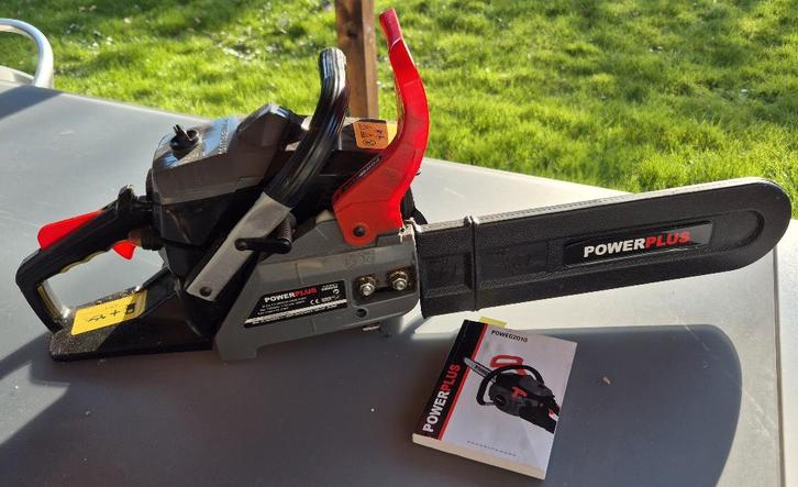 Tronçonneuse PowerPlus POWEG2010 servi une seule fois, Doe-het-zelf en Bouw, Gereedschap | Zaagmachines, Zo goed als nieuw, Kettingzaag