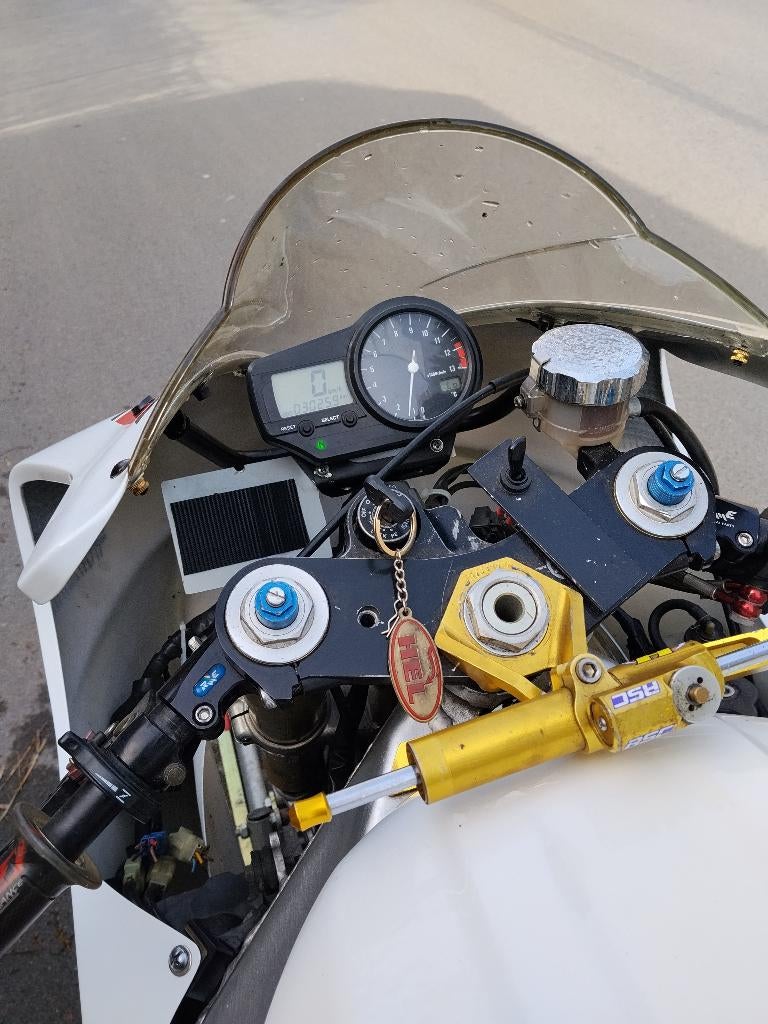 Moto Yamaha R1 2001 piste, Motos, Motos | Yamaha, Particulier, Super Sport, plus de 35 kW, 4 cylindres, Permis Moto A, Enlèvement