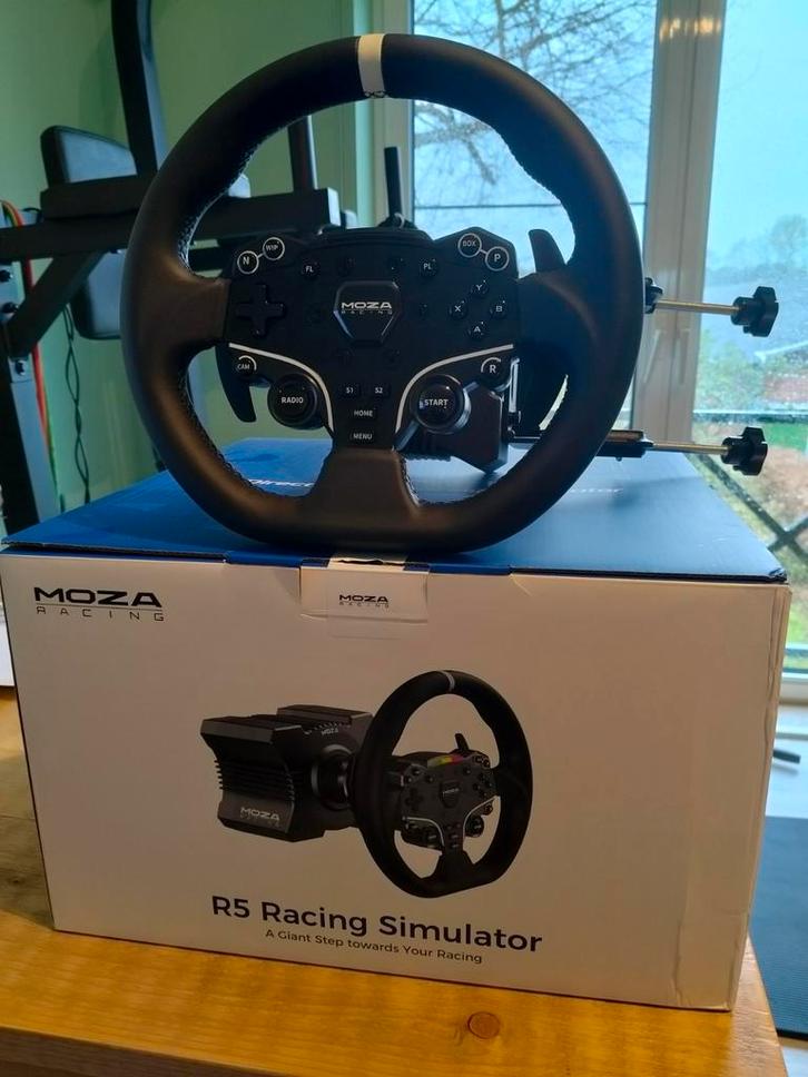 MOZA R5 racing sim (bundle), Consoles de jeu & Jeux vidéo, Consoles de jeu | Sony Consoles | Accessoires, Enlèvement