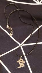 NEUF - Collier avec pendentif argenté, Neuf, Avec pendentif, Enlèvement, Autres matériaux