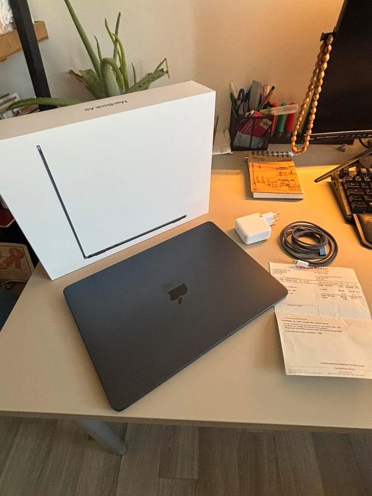 MacBook Air M2 13” (2022) - NIEUWSTAAT - ACTIEVE garantie, Computers en Software, Windows Laptops, Zo goed als nieuw, SSD, Ophalen of Verzenden