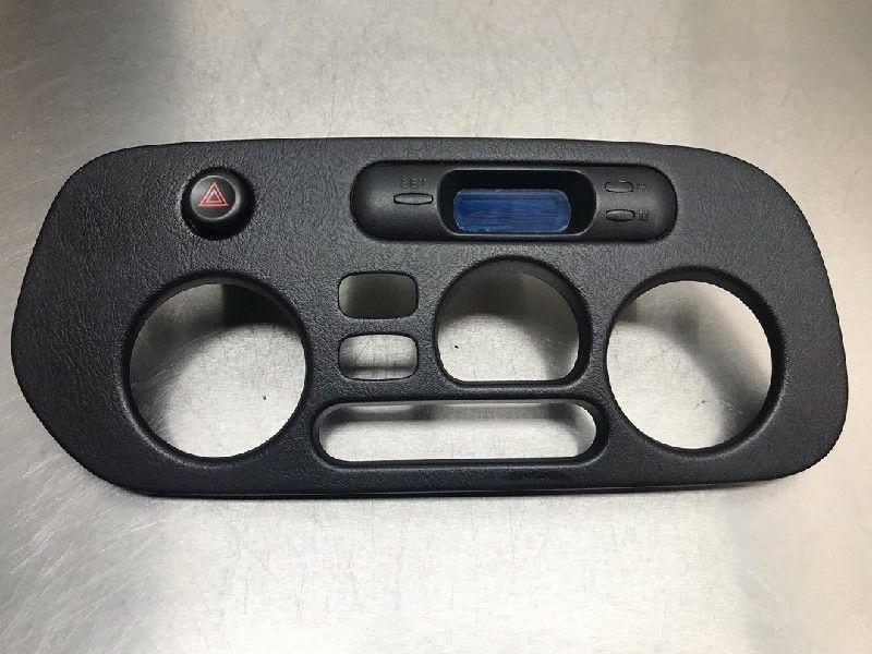 HORLOGE Mitsubishi Colt (CJ) (01-1995/09-2003), Utilisé, Mitsubishi