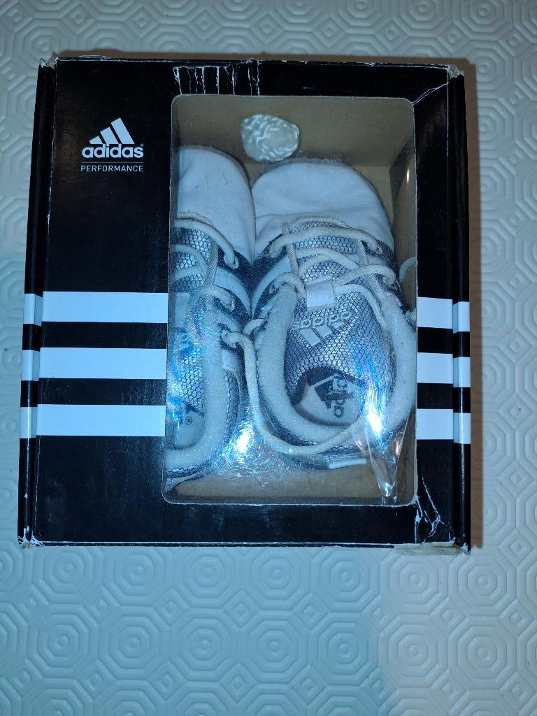 Chaussures souples Adidas - garçon - taille 19, Enfants & Bébés, Vêtements de bébé | Chaussures & Chaussettes, Enlèvement ou Envoi