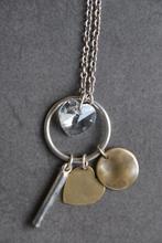 Halsketting ketting met hartjes steen en hanger, Ophalen of Verzenden, Zo goed als nieuw, Met hanger