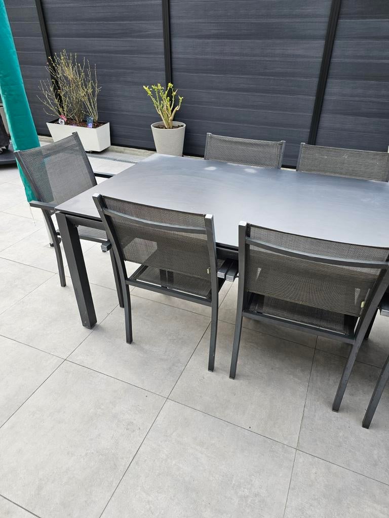 Grote terras tafel, Enlèvement