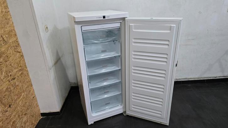 Miele FN 12421 Netto diepvriescapaciteit vriezer: 195, Elektronische apparatuur, Vriezers en Diepvrieskisten, Vrieskast, Ophalen of Verzenden