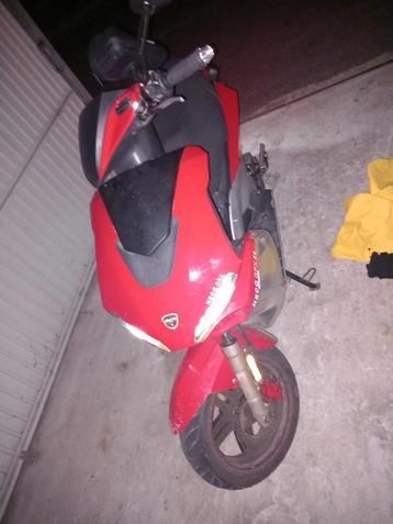 TEKOOP OF TERUIL neco gpx 50 2t 
Start en rijd zowel met kic beschikbaar voor biedingen