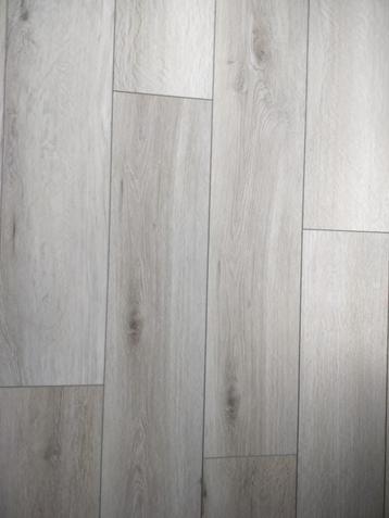 4m2 Rigid/Laminaat Light Old Grey Oak : € 32  beschikbaar voor biedingen