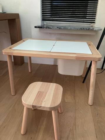 Ikea Flisat tafel met 2 krukjes 